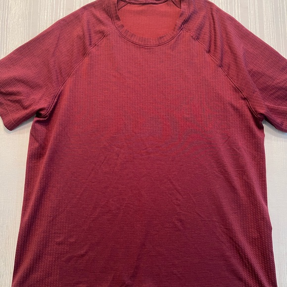 Lululemon Men’s Athletic Short Sleeve Shirts (5) - Picture 5 of 6